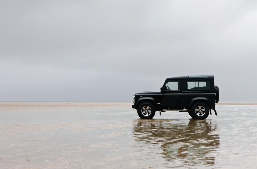  Land Rover Defender SVX 60th Anniversary Edition 2008 года  (фото 30 из 35)